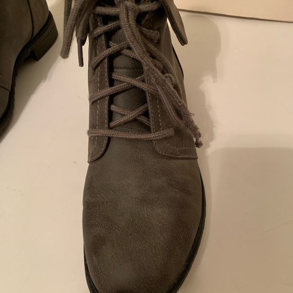 CLIFFS by Stone Mountain Taupe Faux Suede Lace Up Booties Size 8.5 - Picture 3 of 13